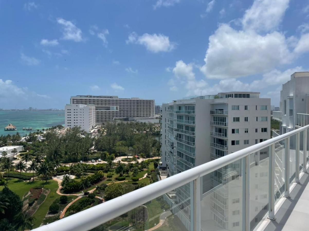 Beachfront Luxury Apartments カンクン エクステリア 写真