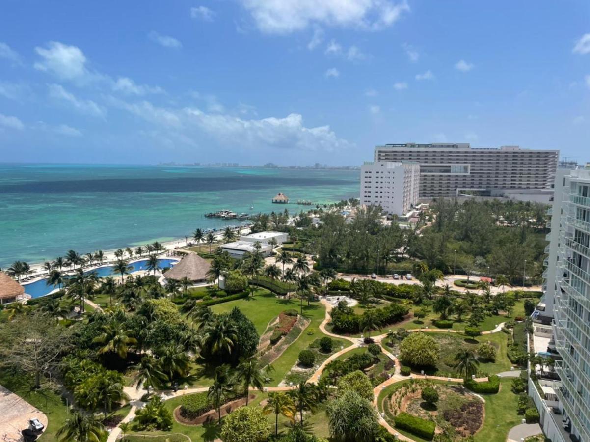 Beachfront Luxury Apartments カンクン エクステリア 写真