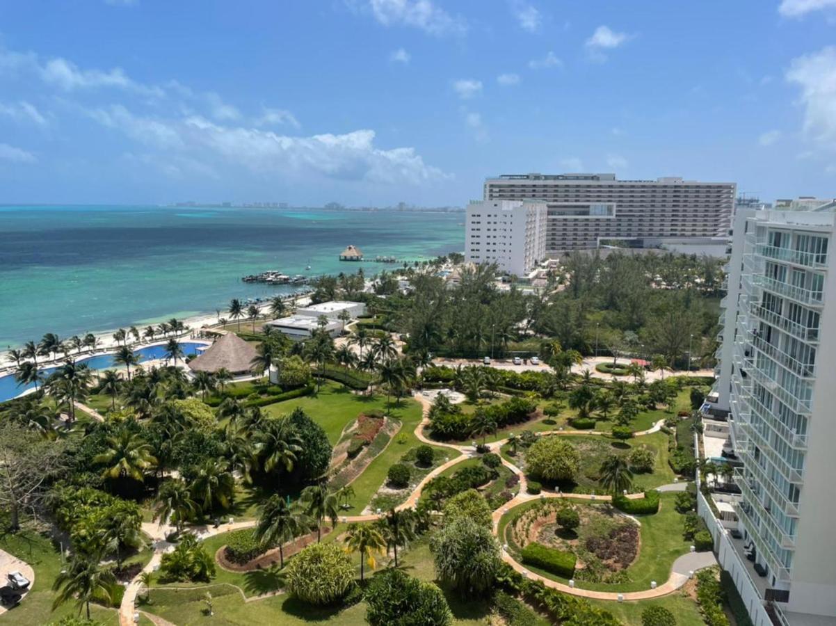 Beachfront Luxury Apartments カンクン エクステリア 写真