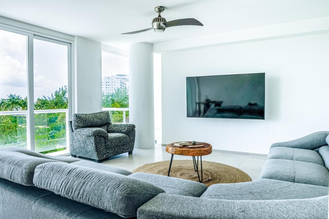 Beachfront Luxury Apartments カンクン エクステリア 写真