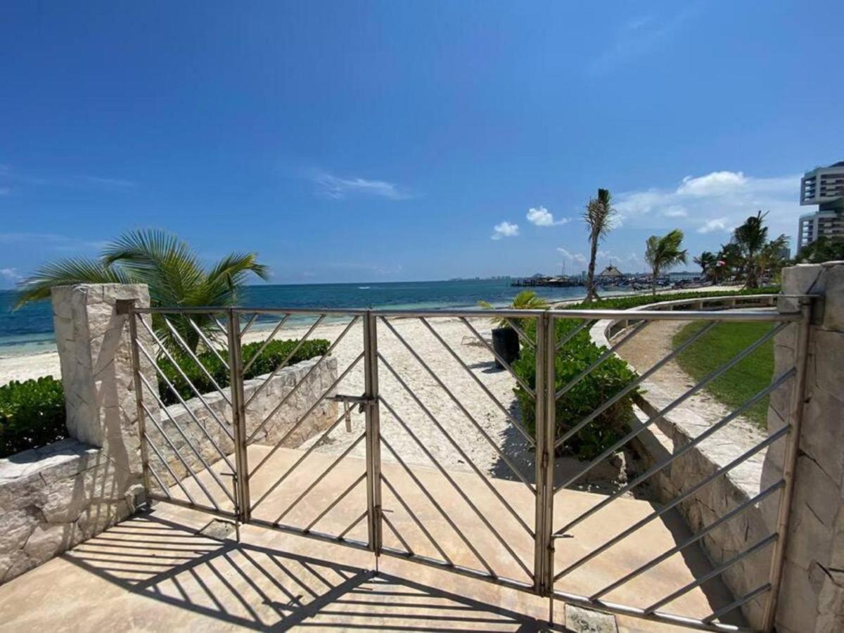Beachfront Luxury Apartments カンクン エクステリア 写真